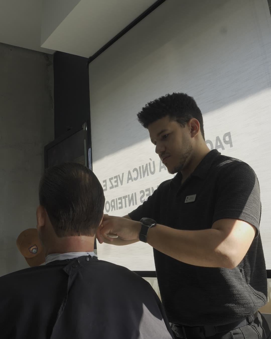 Breno Neves, barbeiro da Sou Barão Barbearia